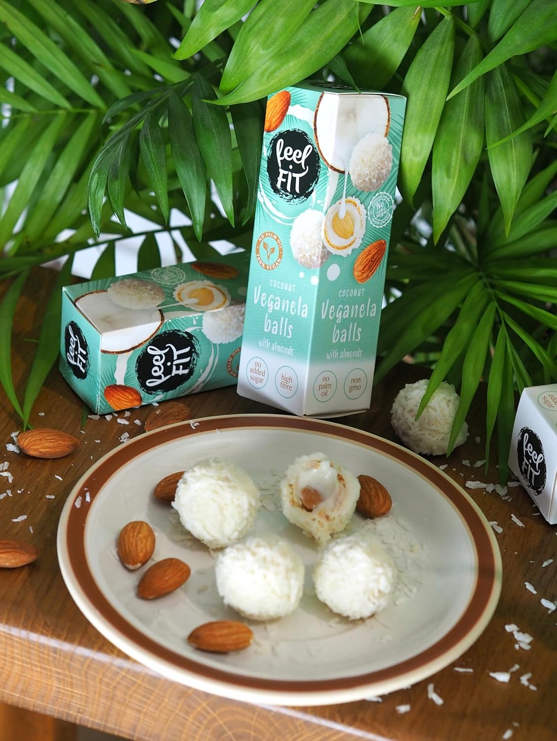Feel FIT Veganela Balls, vegane Kokosnusspralinen mit ganzen Mandeln