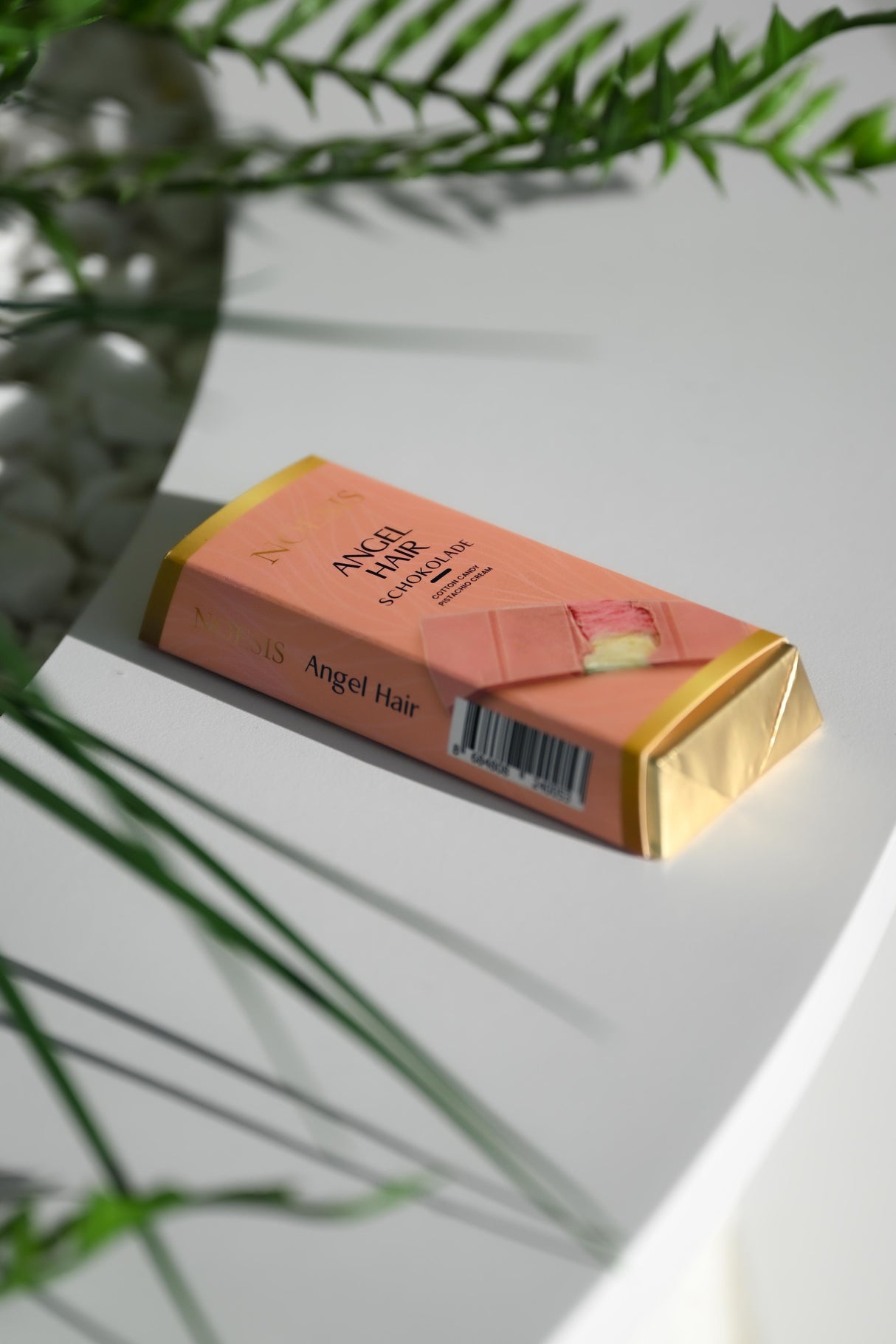 Noesis Angel Hair Ruby Schokolade mit Pistaziencreme & türkischer Zuckerwatte 75g